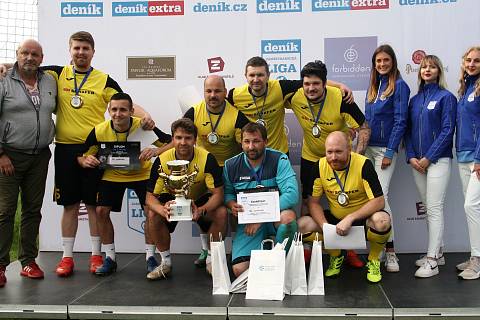Vítězem středečního okresního kola Zaměstnanecké ligy Deníku v Olomouci v Nových Sadech se stal v konkurenci šesti týmů jeho největší favorit a obhájce prvenství - výběr hranické firmy SSI Schäfer.