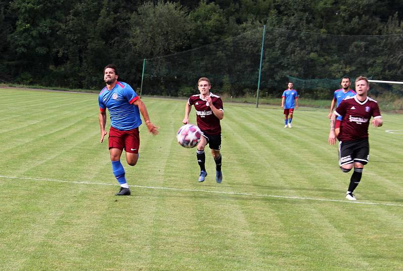 Fotbalisté Litovle (v červeném) porazili v krajském přeboru doma Želatovice 4:1.