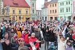 V Uničově k výročí 800. založení města uspořádali v sobotu na náměstí společné fotografování.