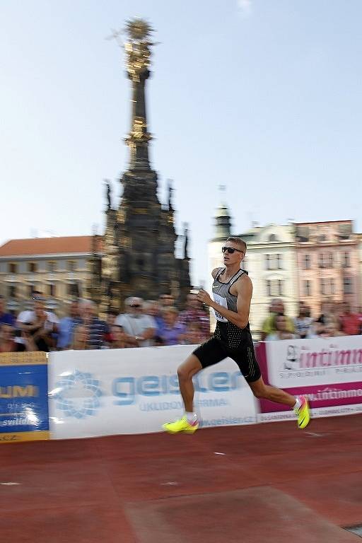 Hanácká laťka 2016 na Horním náměstí v Olomouci. Na snímku Matúš Bubeník.