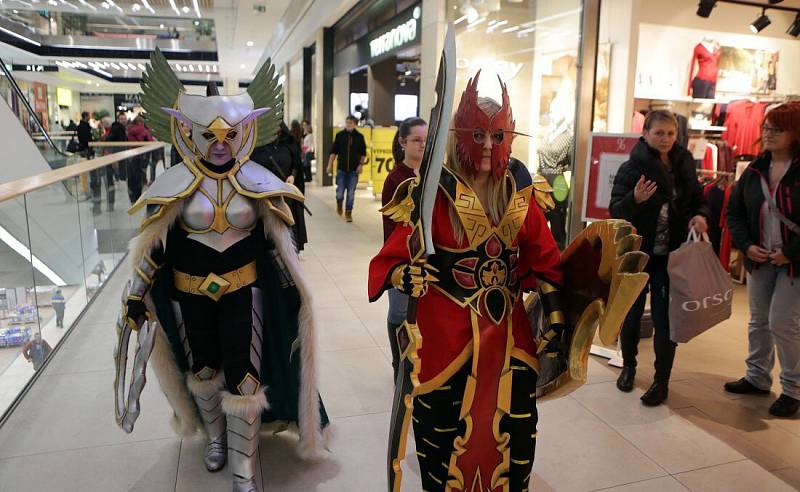 Cosplayeři v olomouckém obchodním centru Šantovka