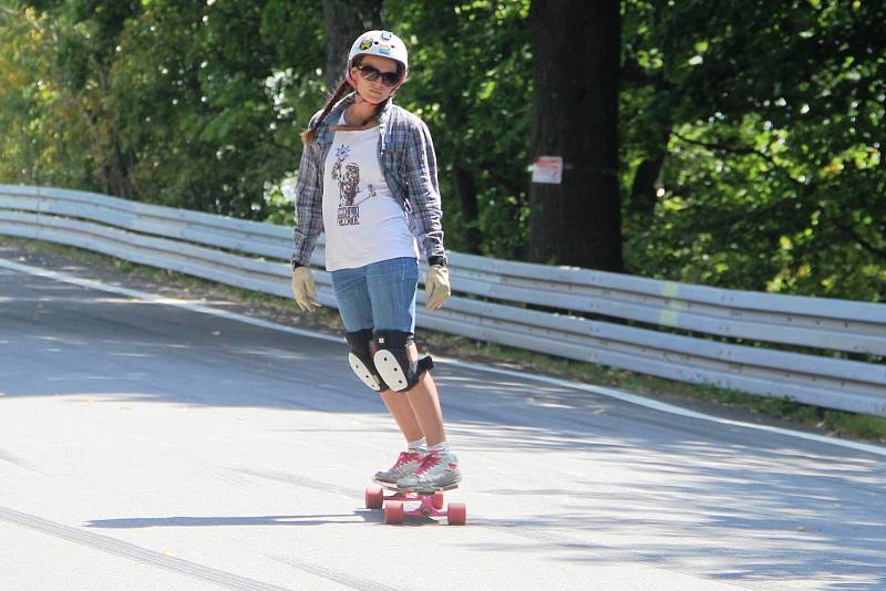 Longboardisté na Ecce Homo Freeride ve Šternberku