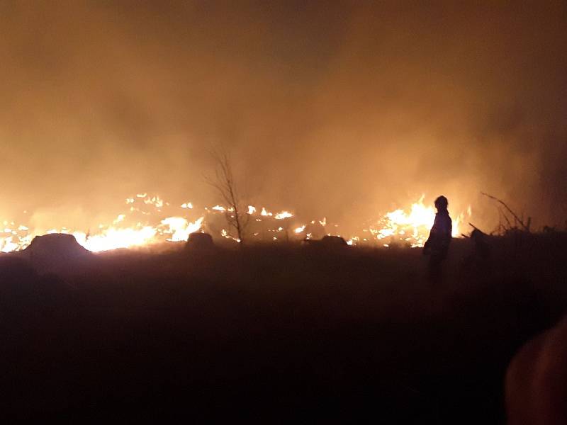 Hasiči během pondělí 6. dubna likvidovali požáry na devíti místech Olomouckého kraje. Požár u Nových Valteřic.