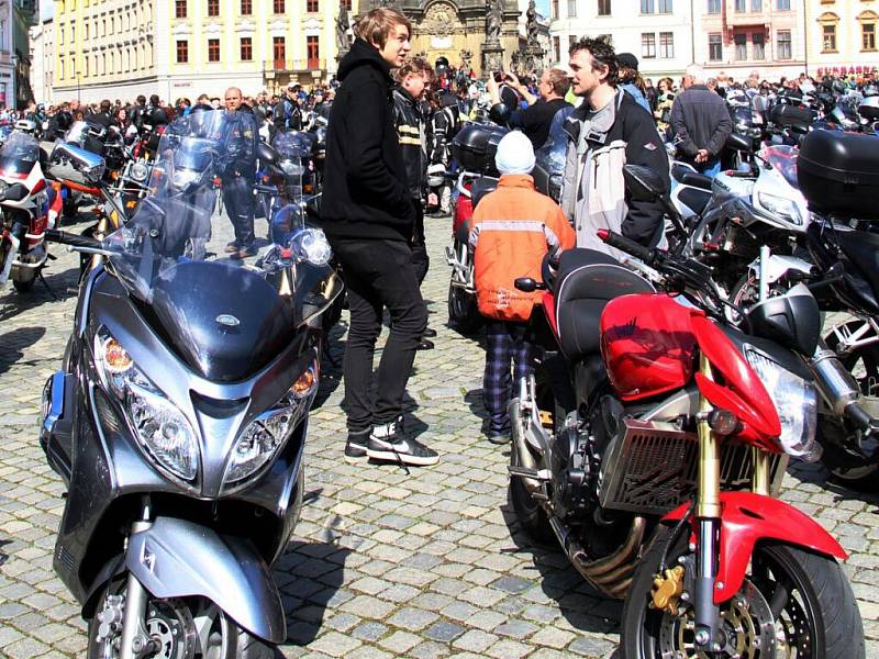 Jarní sraz motorkářů na olomouckém Horním náměstí