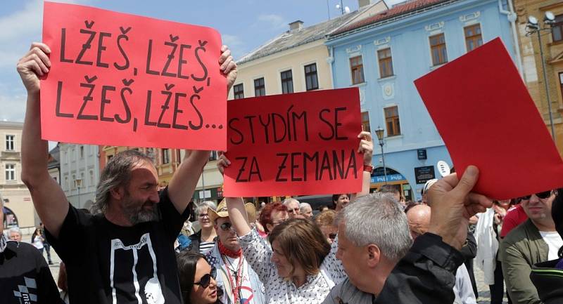 Prezident Zeman na Masarykově náměstí v Hranicích