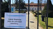 Lázně Slatinice jsou prázdné. Lázeňská obec poloprázdná. Vedení společnosti Lázně Slatinice rozhodlo o úplném uzavření v souvislosti s epidemií onemocnění Covid-19.