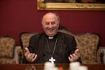 Olomoucký arcibiskup Jan Graubner při on-line rozhovoru se čtenáři Deníku