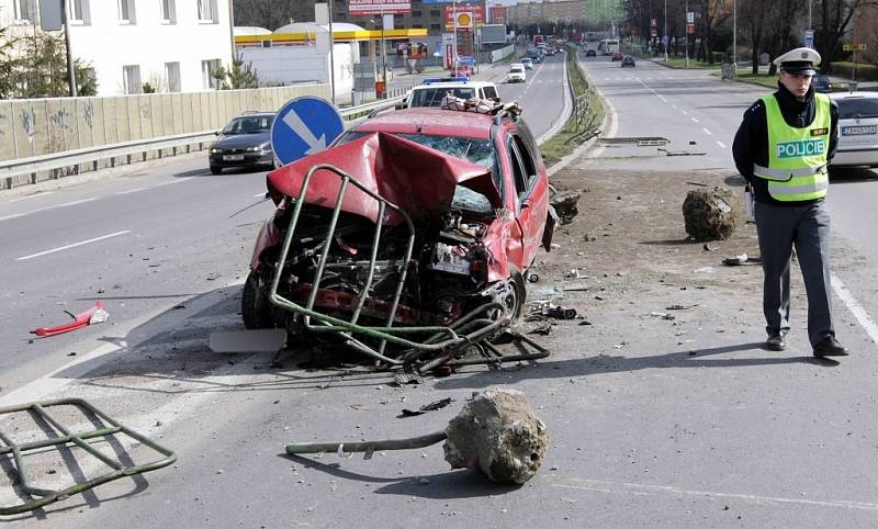 Úterní nehoda ve Velkomoravské.