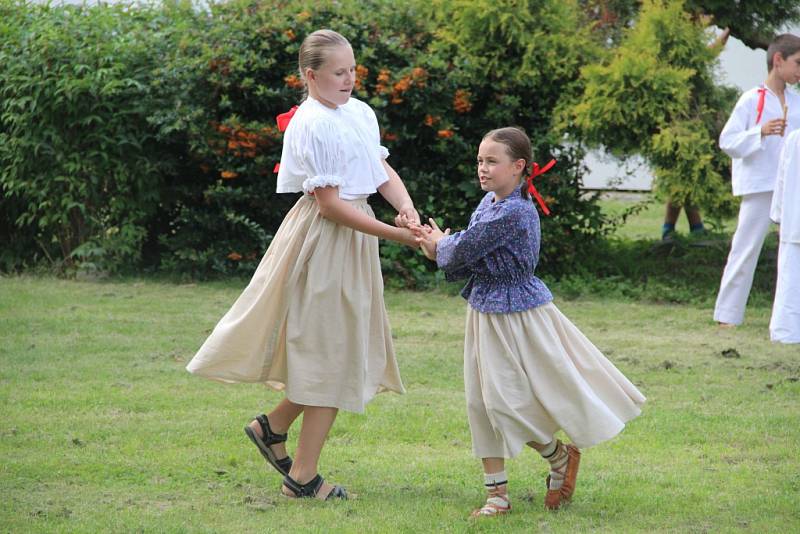 Tanečníci, zpěváci i muzikanti na Hané předvedli tradice, zvyky, písně a tance svých národů pro zástupy nadšených diváků