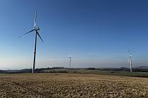 Větrný park Jívová. Soustava zahrnuje pět větrníků s celkovým výkonem deset megawattů, leden 2024.