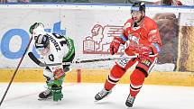 Utkání 1. kola hokejové extraligy: HC Olomouc - BK Mladá Boleslav, 10. září 2021 v Olomouci. (zleva) Adam Zbořil z Mladé Boleslavi a David Krejčí z Olomouce.