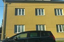 V bytě v Olomouci-Holici došlo k vraždě a následné sebevraždě. Policie ve čtvrtek potvrdila, že v Partyzánské ulici zemřela třicetiletá žena násilnou smrtí a o tři roky starší muž následně spáchal sebevraždu