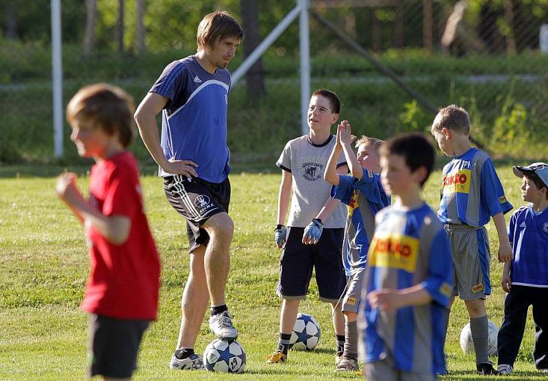 Prvoligová Sigma trénovala s malými fotbalisty ve Chválkovicích