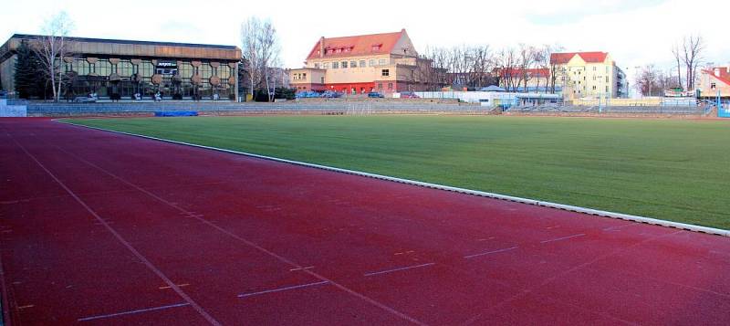 Atletický stadion ve Znojmě, kde se mají hrát prvoligové fotbalové zápasy, stále čeká na zásadní rekonstrukci