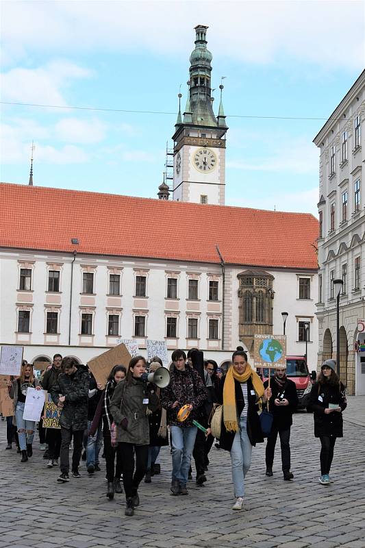 Protestující studenti středních škol v Olomouci