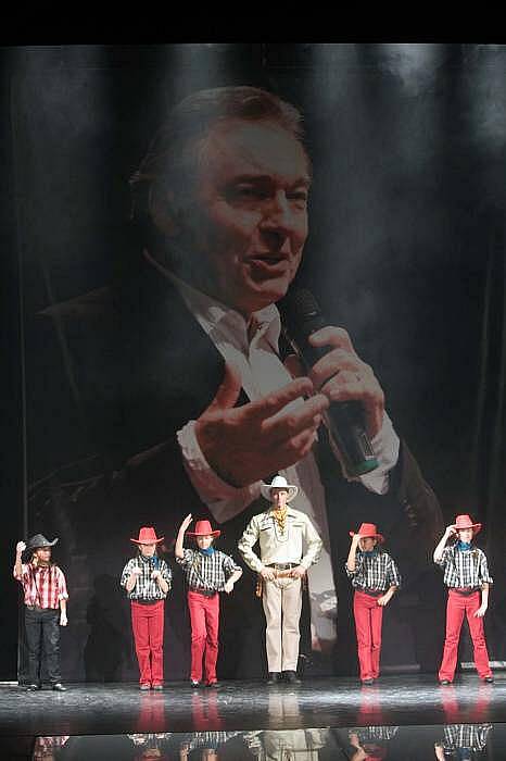 Karel Gott - zlatý hlas z Prahy. Taneční show olomouckého baletu 