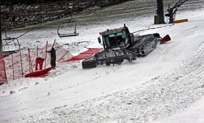 Ski areál Hrubá Voda upravuje sjezdovku na první víkendový provoz