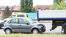 V pondělí ráno se na Tovární ulici v Olomouci střetlo šest automobilů.