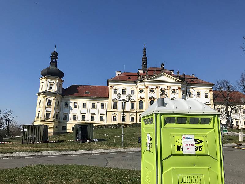 Vojenská nemocnice Olomouc v době koronavirové