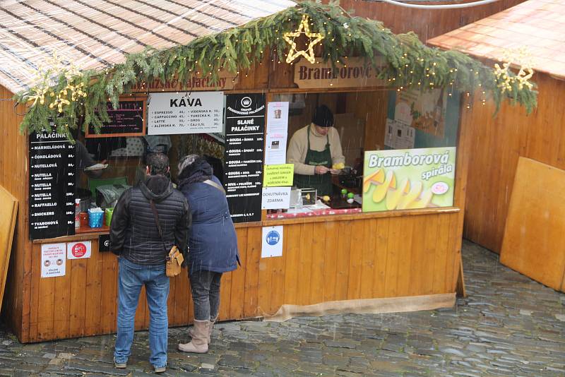 Poslední momenty letošních vánočních trhů v Olomouci, pátek 26. listopadu po poledni