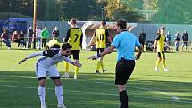 Nové Sady (ve žlutém) prohráli v olomouckém divizním derby s 1. HFK Olomouc doma 3:4.