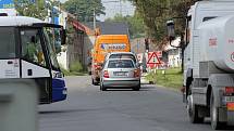 Kolony a zpomalení na hlavním tahu Olomouc - Přerov kvůli uzavírce jednoho pruhu v Krčmani