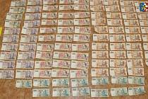 Peníze, které policisté našli u dealera drog v Olomouci, 5. února 2024