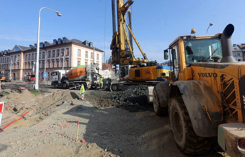 Práce na protipovodňových opatřeních v Olomouci, staveniště u Masarykovy třídy 3. dubna 2020