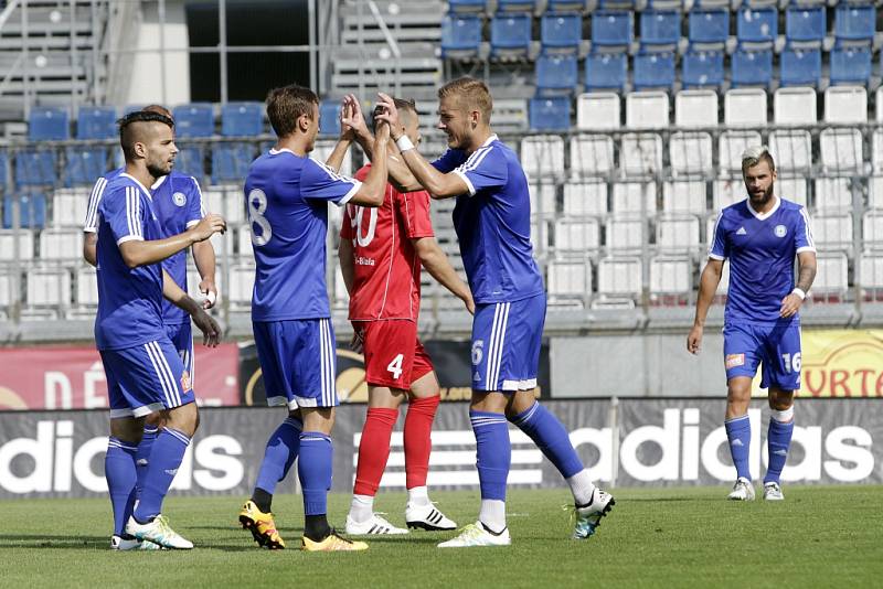 Olomoučtí fotbalisté (v modrém) porazili v přípravě Bielsko-Biala 3:1