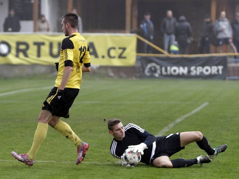 Fotbalisté Nových Sadů (ve žlutém) porazili Frýdlant 3:1.