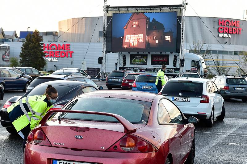 Autokino u liberecké Arény