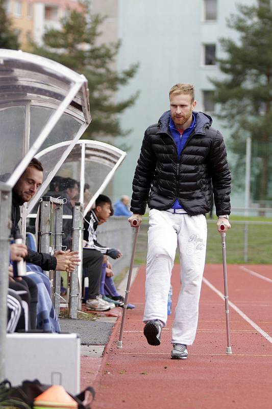 Fotbalisté Uničova (v červeném) prohráli s Mohelnicí 1:2