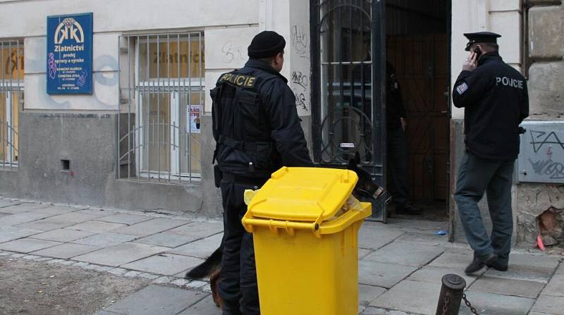 Policisté zasahují u loupeže ve zlatnictví ve Vídeňské ulici v Olomouci
