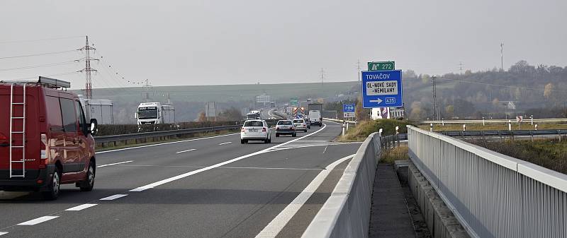 Místo tragické hromadné nehody u olomouckých Nemilan, po které v neděli 14. listopadu vyhasly tři lidské životy. 16.11. 2021