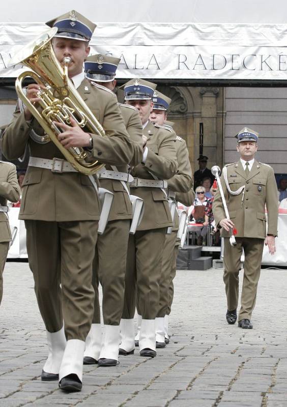 Přehlídka vojenských hudeb na Horním náměstí v Olomouci