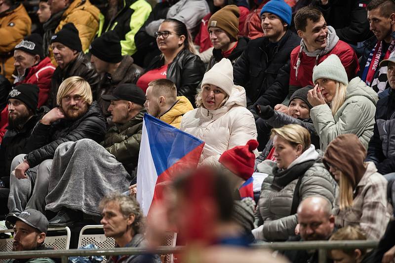 Fanoušci na Andrově stadionu při zápase české reprezentace proti Faerským ostrovům