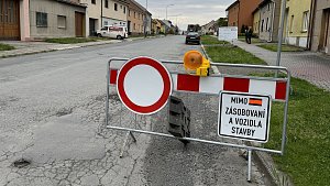 Od pondělí 22. dubna pokračují opravy průtahu v Horce nad Moravou. Do září se neprojede na Chomoutov. Uzavírka platí i pro autobusy.