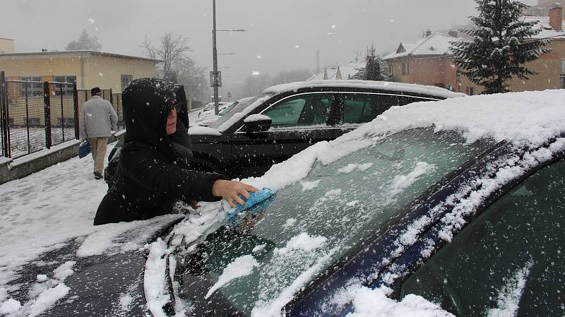 Hranice zasypal ve čtvrtek 30. listopadu první sníh.