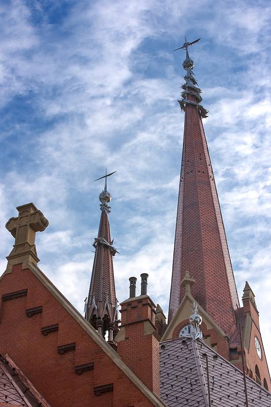 Červený kostel v Olomouci prochází náročnou rekonstrukci, ozdobily jej i nové prvky. Červen 2022
