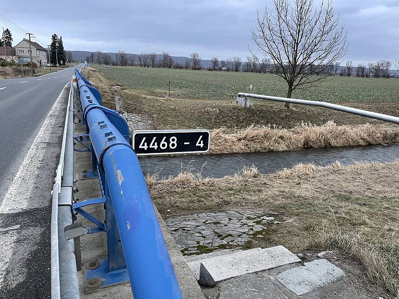 Říčka Oskava ve Štěpánově-Březcích. 30. ledna 2022