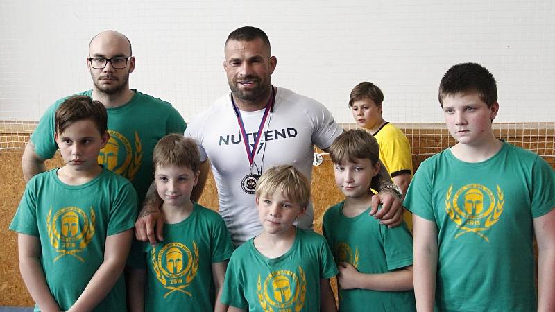 Karlos Terminátor Vémola zavítal na turnaj mladých zápasníků v Olomouci.