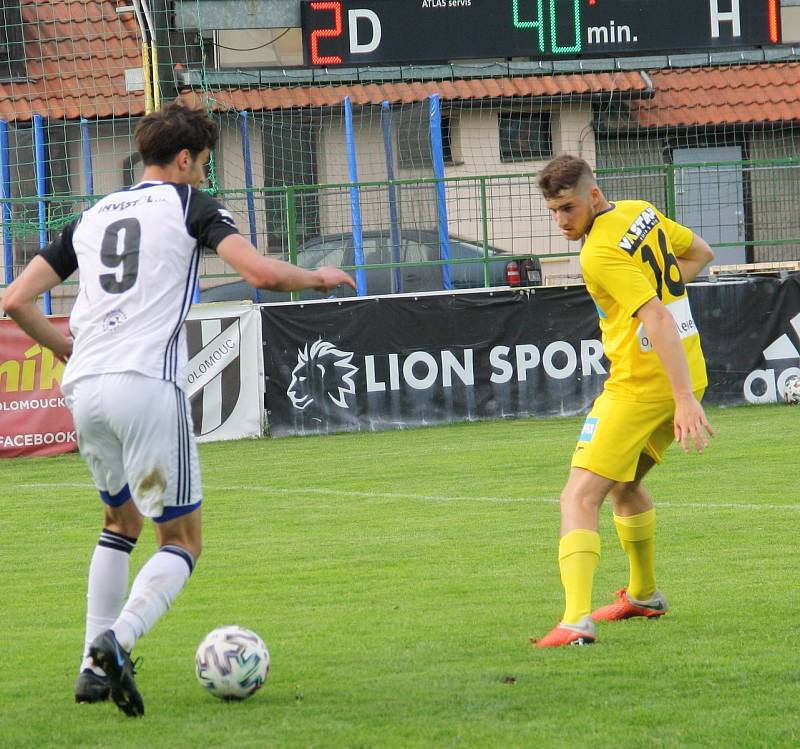 Fotografie ze zápasu mezi celky 1. HFK Olomouc a FC Strání