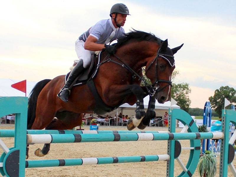 Skokový pohár v jezdeckém areálu Equine Sport Center v Olomouci