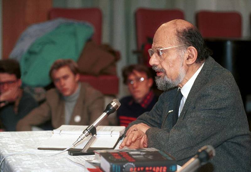 Americký básník Allen Ginsberg na olomoucké univerzitě v roce 1993