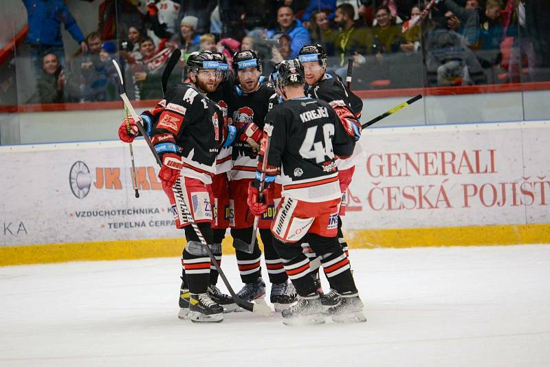Hokejisté HC Olomouc porazili doma po nájezdech Spartu 4:3.