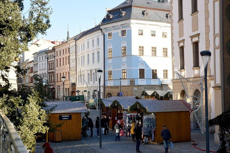 Zimní jarmark v centru Olomouce otevřel, 2. prosince 2021