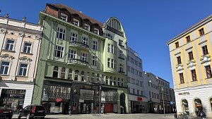 Palác na Horním náměstí v Olomouci, kde vloni v červenci skončila poštovní pobočka, je k mání.