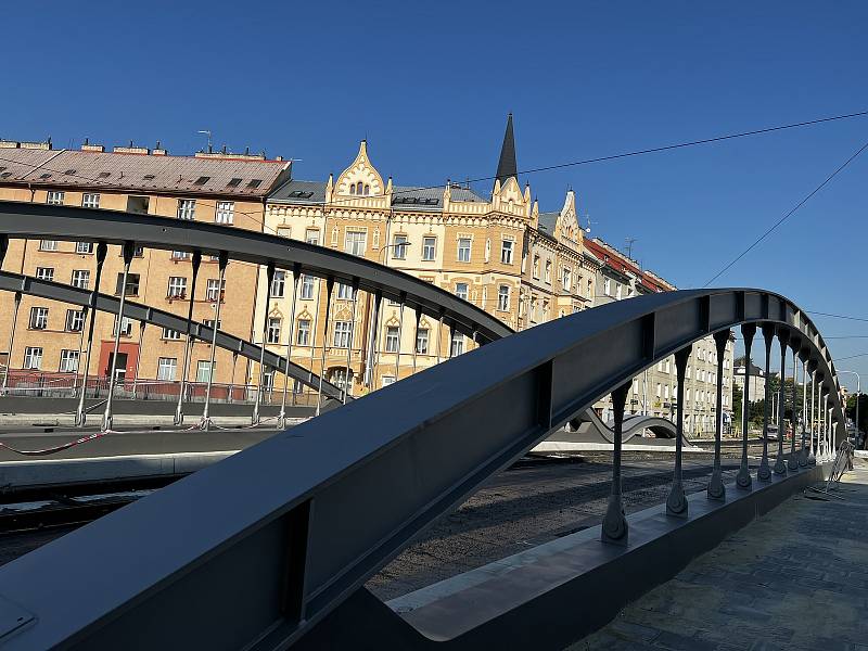 Stavba mostu a tramvajové trati přes Moravu v Masarykově ulici v Olomouci, 5. června 2022