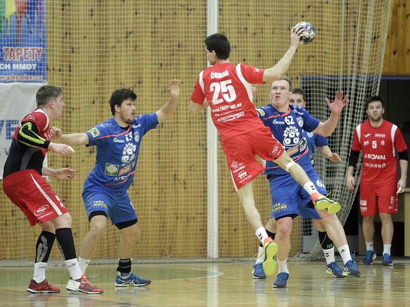 Litovelští házenkáři (v modrém) porazili Jičín 31:24