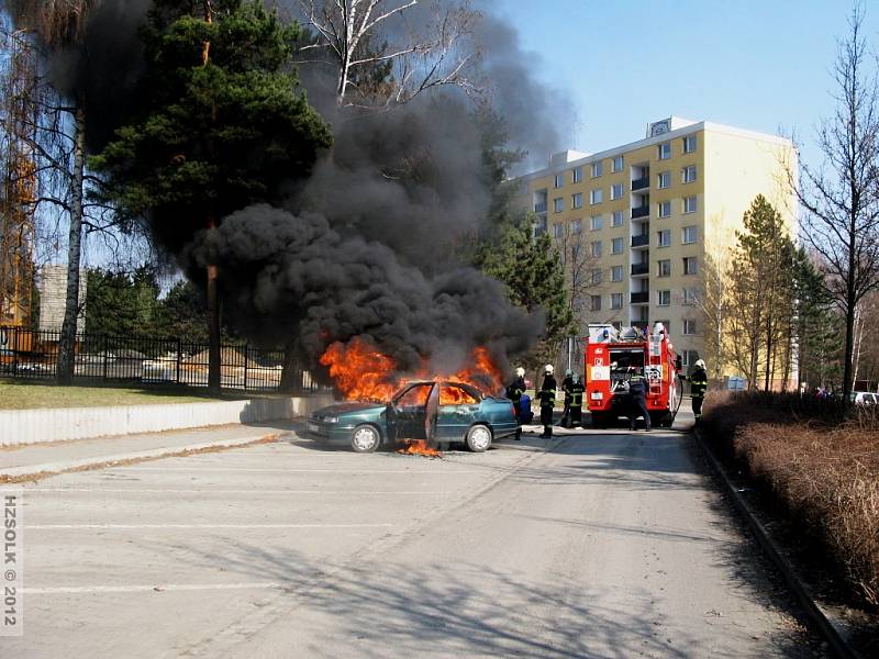 Požár auta v Pionýrské ulici v Olomouci